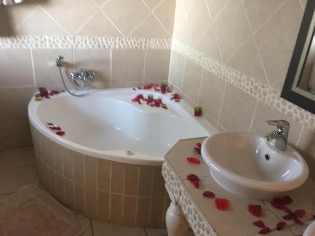 The Lazy Grape Guest Lodge & Spa Benoni Eksteriør bilde