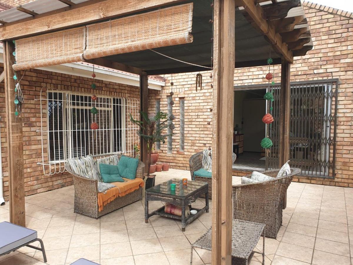 The Lazy Grape Guest Lodge & Spa Benoni Eksteriør bilde
