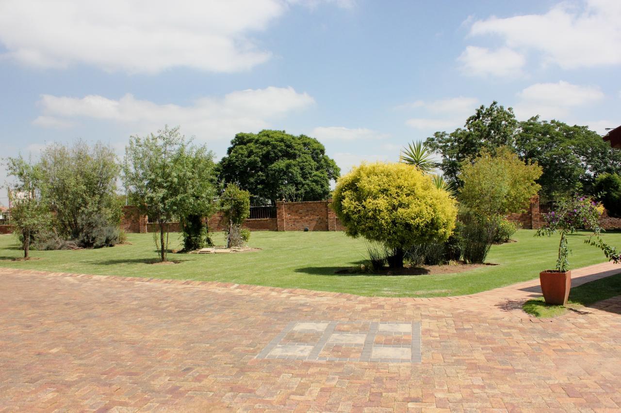 The Lazy Grape Guest Lodge & Spa Benoni Eksteriør bilde